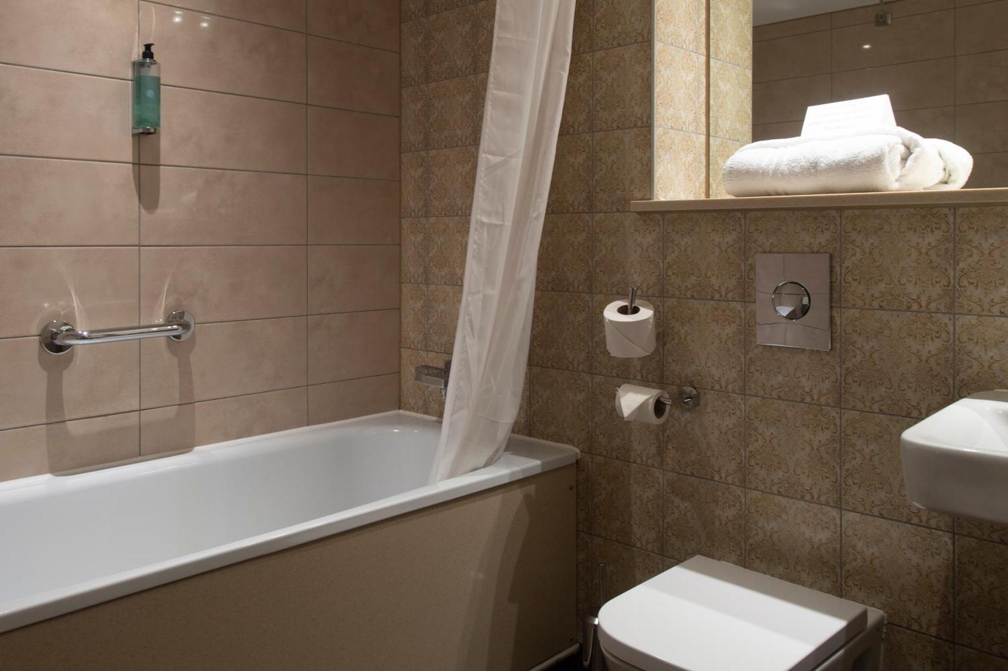 Sandford House Hotel Wetherspoon Huntingdon Ngoại thất bức ảnh